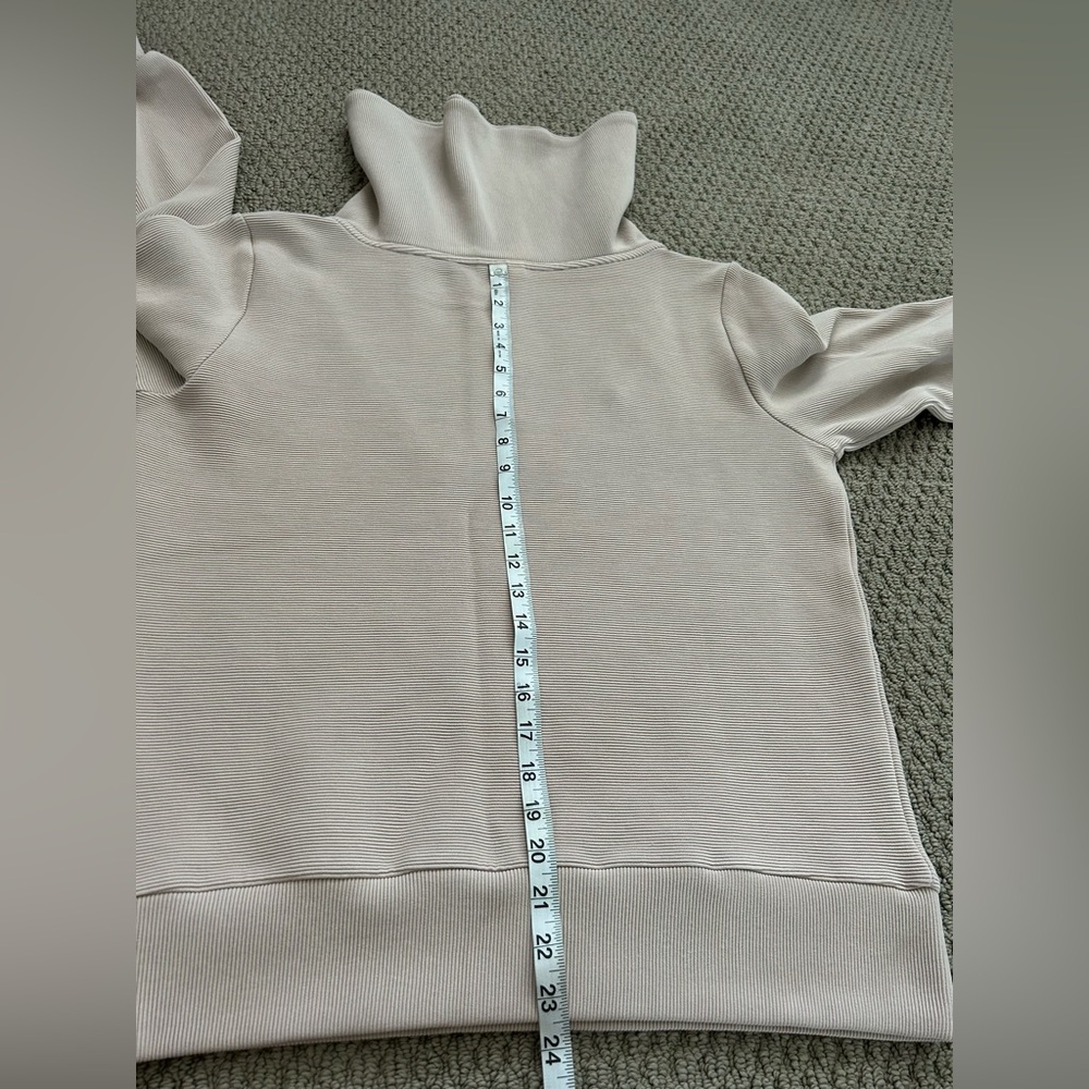 Varley Vine Half Zip Pullover Sweatshirt
Neutral
Mushroom
Size Small - Picture 11 of 11